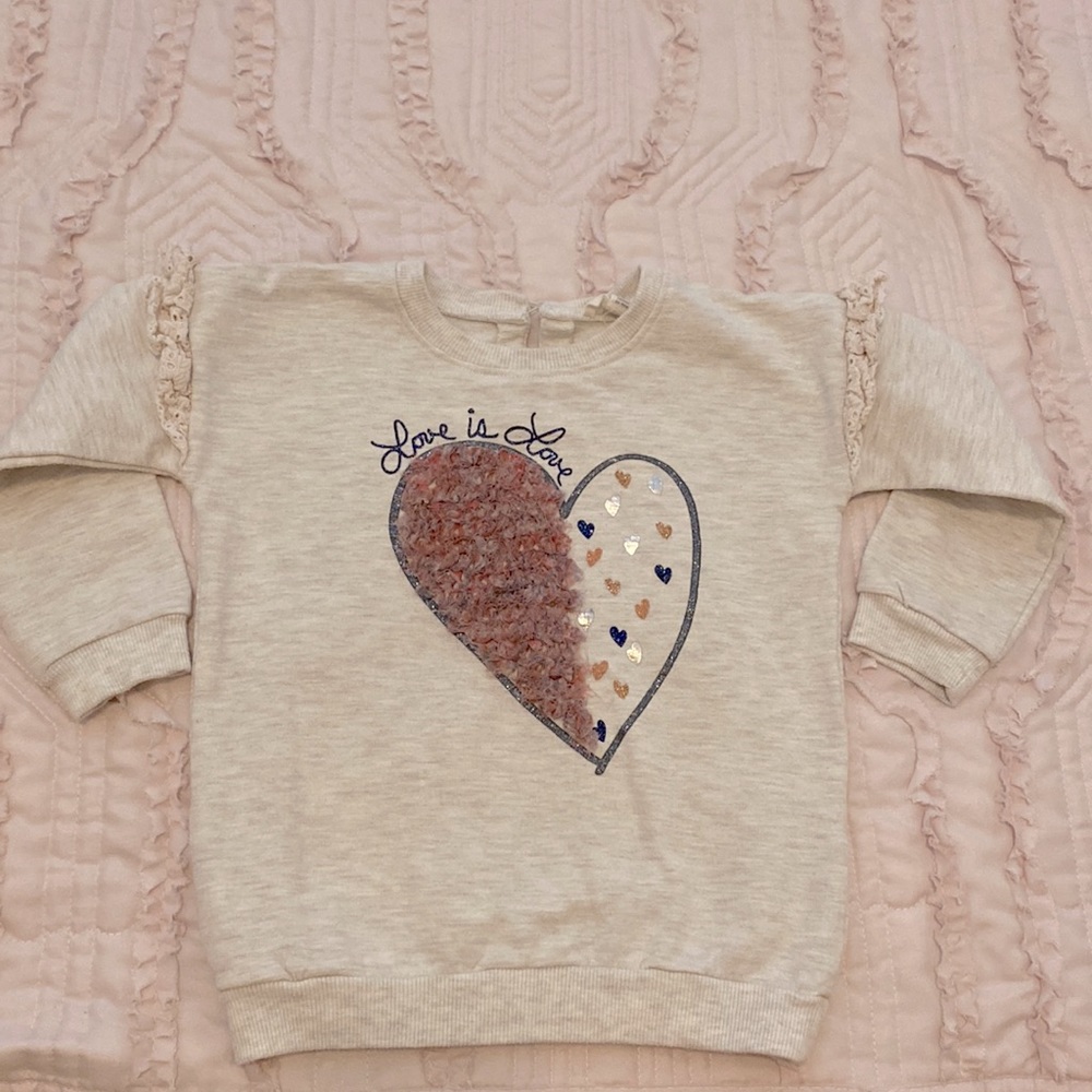 Heart detail sweatshirt